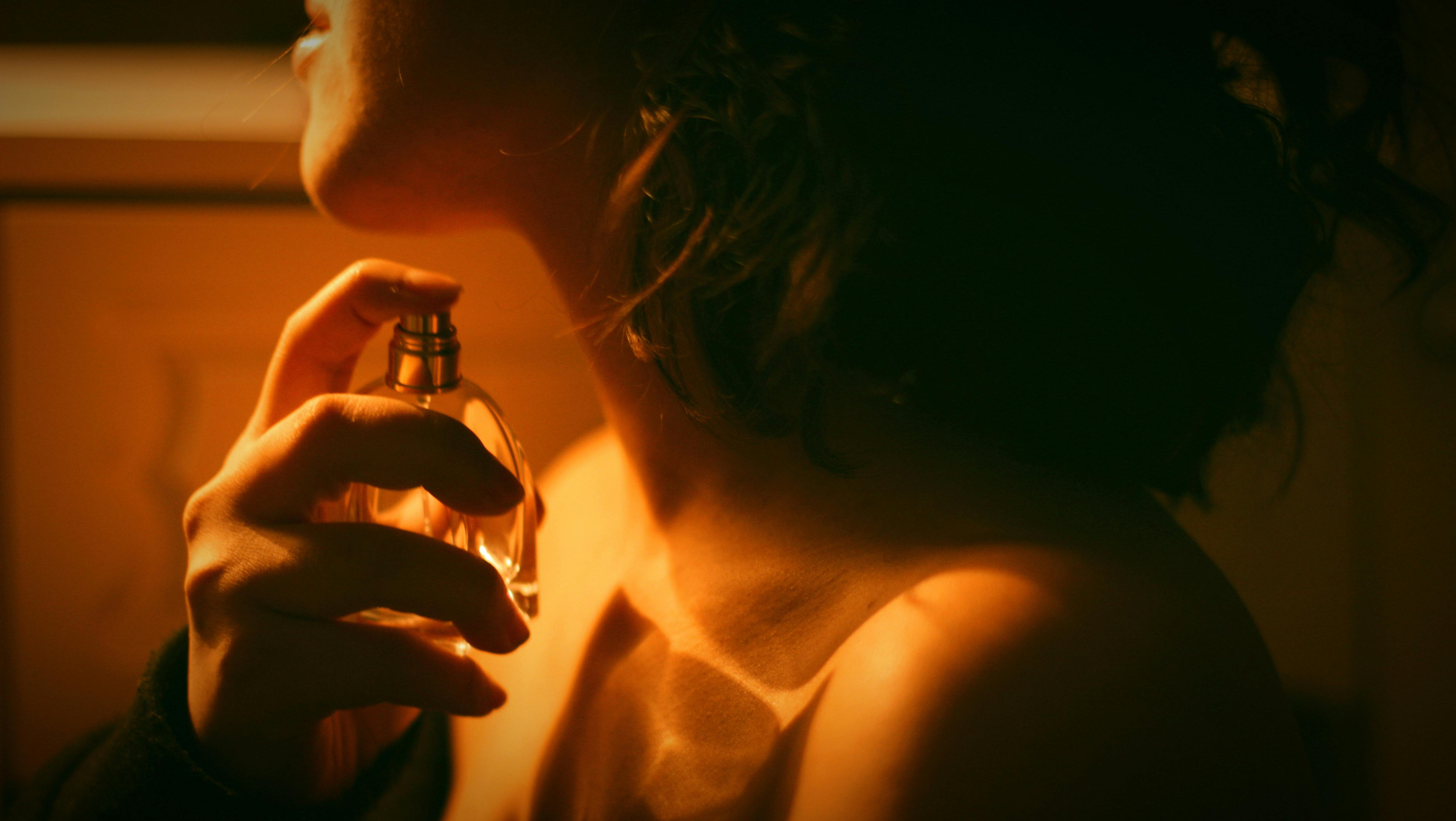 VEXA Perfume Notes: How Fragrances Can Make You Feel Good